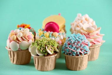 Özgün dekorasyonu ile lezzetli kek 