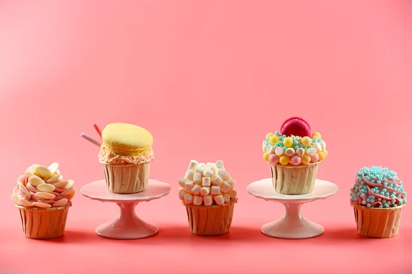 Mumsiga muffins med ursprungliga dekoration — Stockfoto