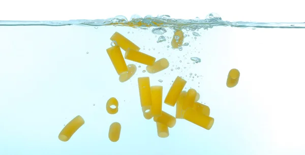 Jatuh pasta dalam air — Stok Foto