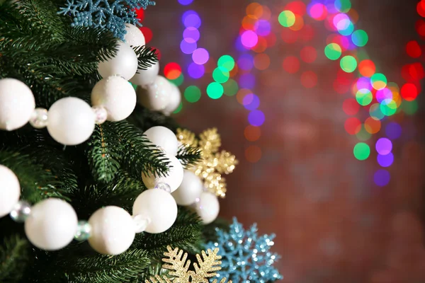 Árbol de Navidad con decoración — Foto de Stock