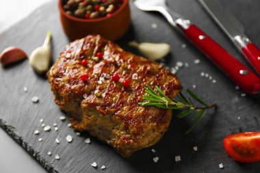 Sebze ile lezzetli ızgara biftek