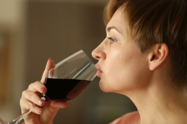 güzel orta yaşlı bir kadın portresi 