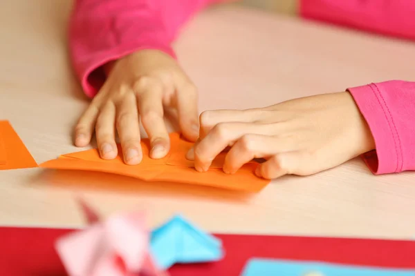 Children making swan — Stock Photo, Image