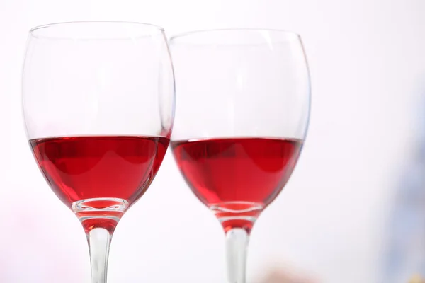 Ужин с бокалами вина — стоковое фото