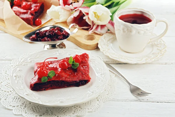 Cherry strudel with cup of tea — Stock Photo, Image