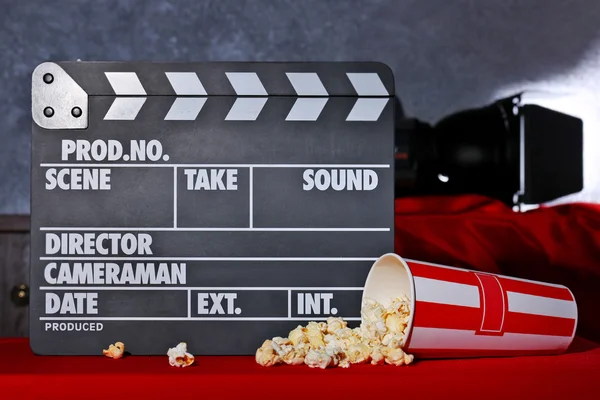 Movie clapper e popcorn — Foto Stock