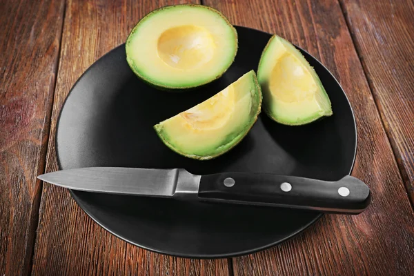 Fresh green avocado — Stock Photo, Image