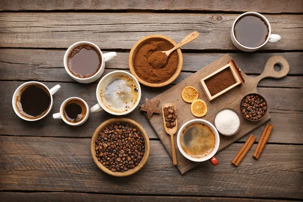 Cups of coffee with spices — Stock Photo, Image