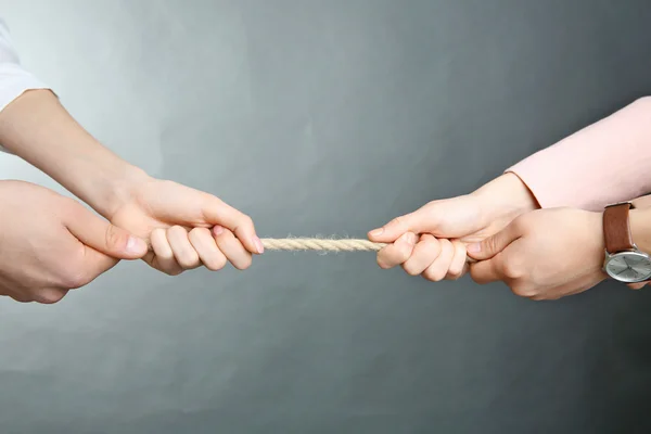 Hands pulling rope — Stock Photo, Image