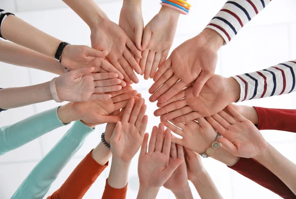 Grupo de personas manos juntas — Foto de Stock