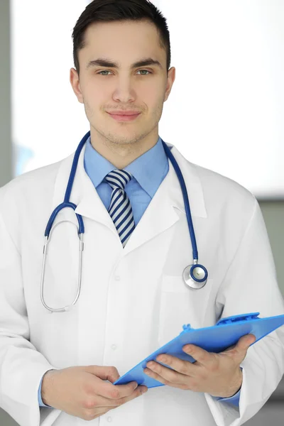 Male doctor with stethoscope — Stock Photo, Image