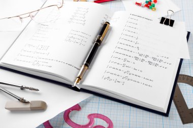 Okul malzemeleri ve ders kitabı 