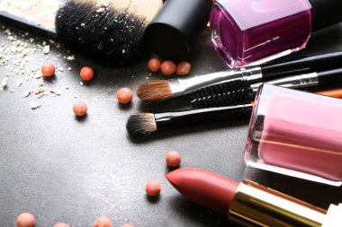 Dekoratif kozmetik ve aksesuarları