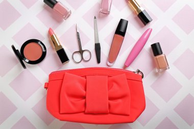 Makyaj kozmetik ve manikür araçları 