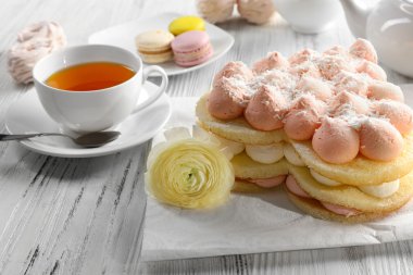 Çay lezzetli kek ile