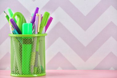 Kalemler, kalemler ve işaretleyiciler 