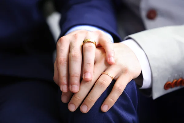 Twee homo's hand in hand — Stockfoto