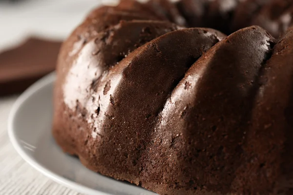 Pastel de chocolate en el plato —  Fotos de Stock