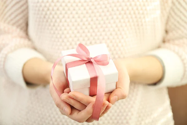 Female hands holding gift — Stock Photo, Image
