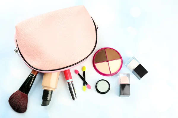 Make-up set met schoonheidsspecialiste — Stockfoto