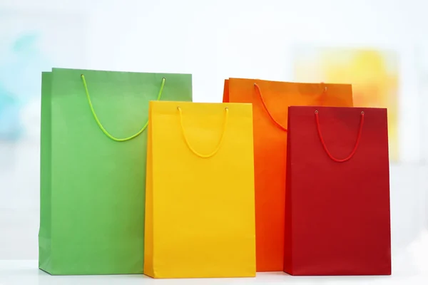 Gekleurde boodschappentassen — Stockfoto