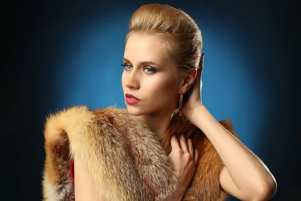 Young woman with luxury fur — Stock Photo, Image