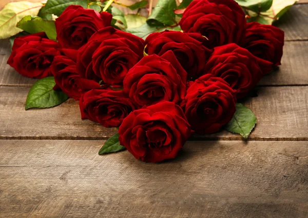 Kytice z krásných rudých růží — Stock fotografie