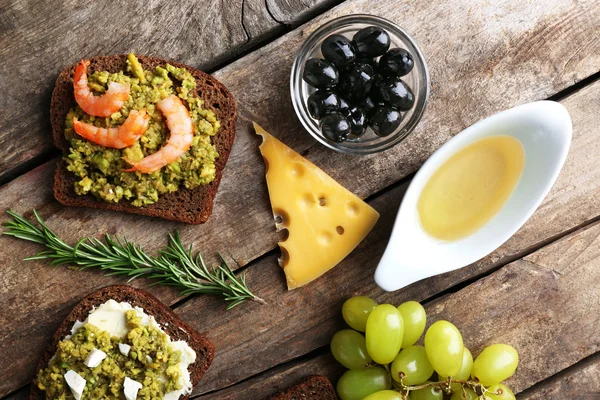 Vegetarian avocado sandwiches — Stock Photo, Image