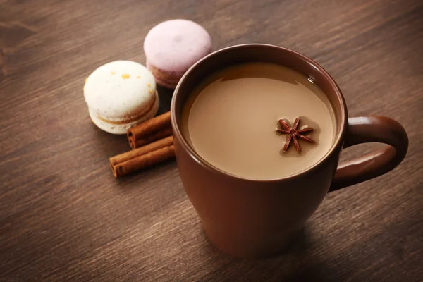 Mjölk te med kryddor — Stockfoto