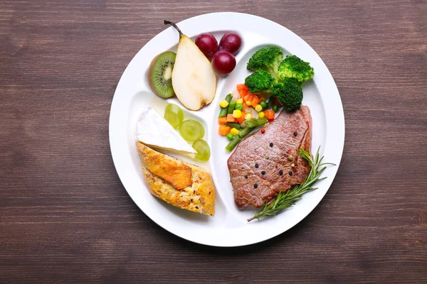 Traditionelles französisches Mittagessen — Stockfoto