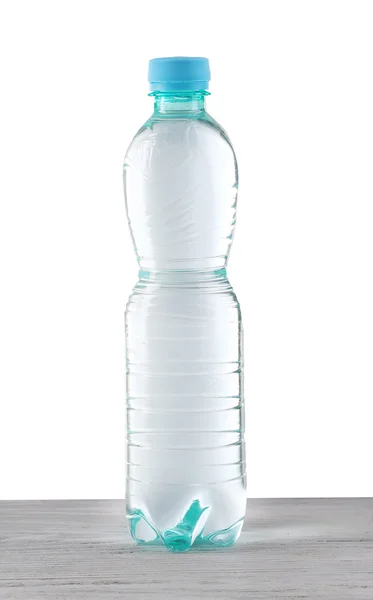 Acqua minerale in bottiglia di plastica — Foto Stock