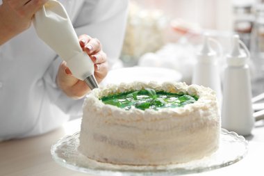 Erkek dekorasyon kek eller 