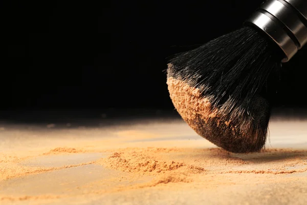 Maquillaje cepillo y polvo — Foto de Stock