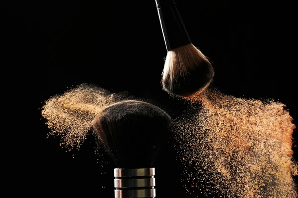 Due pennelli make up con polvere — Foto Stock
