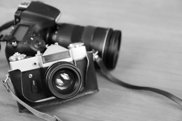 Nieuwe en oude camera's o — Stockfoto