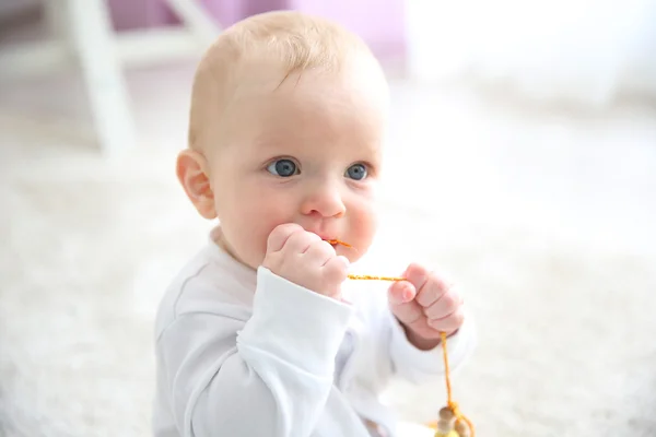 Förtjusande baby pojke — Stockfoto