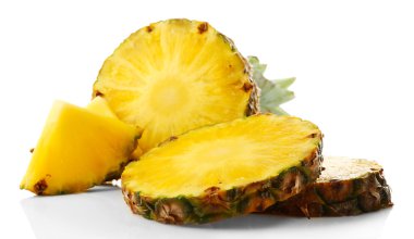 Olgun ananas dilimleri