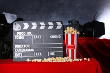 Film clapper ve patlamış mısır