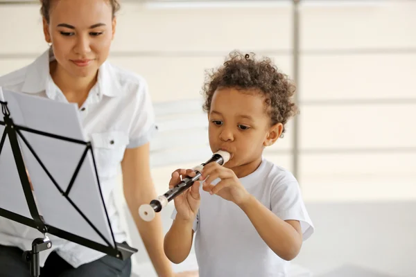 Young girl teaching little boy — Stock Photo, Image