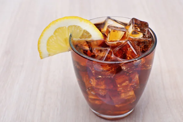 Vaso de cola con hielo — Foto de Stock