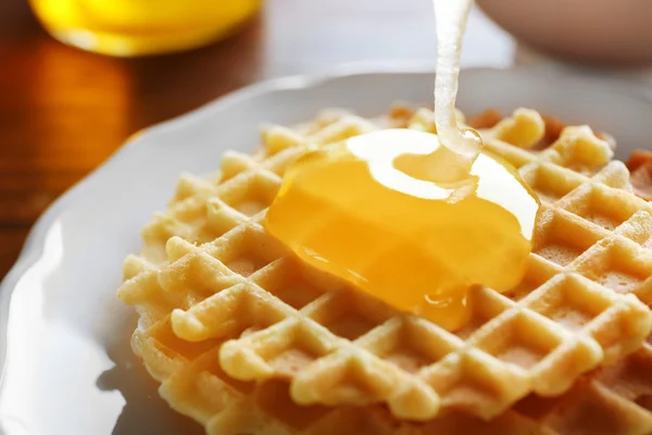 Cialde fresche e gustose con miele — Foto Stock