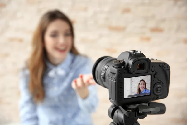 Jovem blogueira feminina — Fotografia de Stock