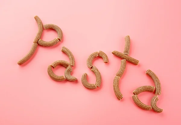 Palavra de macarrão feito com macarrão marrom — Fotografia de Stock