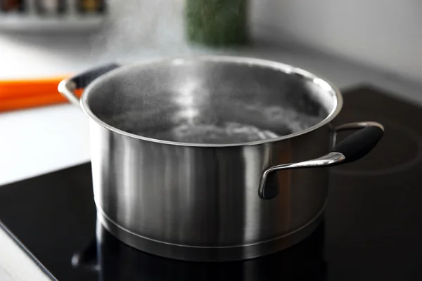 Boiling water in pan — Stock Photo, Image