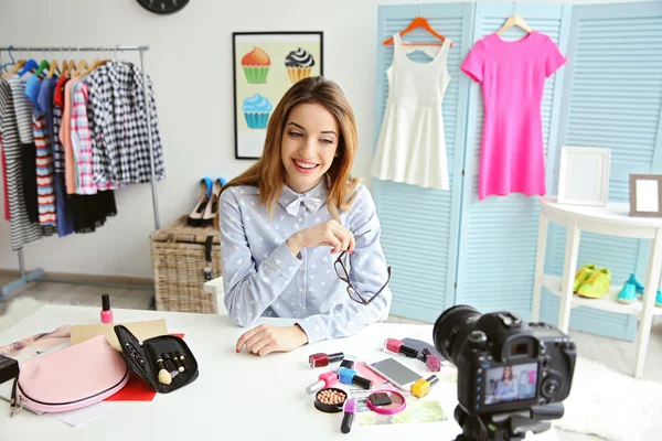 Jovem blogueira feminina — Fotografia de Stock