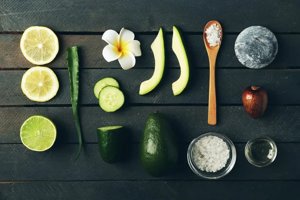 Stillleben mit Avocado — Stockfoto