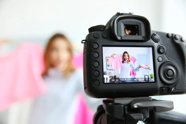 Jovem blogueira feminina — Fotografia de Stock