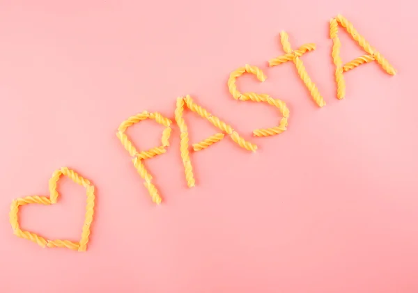 Pasta word gemaakt met fusilli — Stockfoto