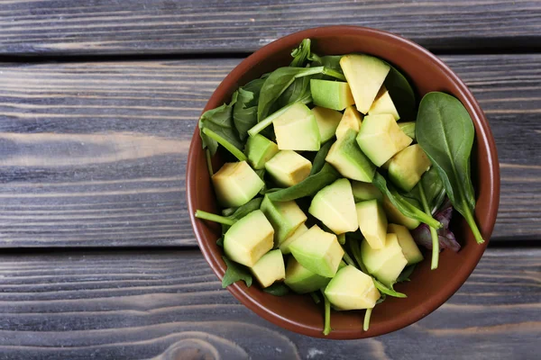 Salat mit Avocado und Sauerampfer — Stockfoto