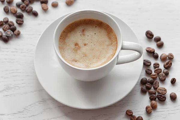 Secangkir kopi dan biji kopi — Stok Foto